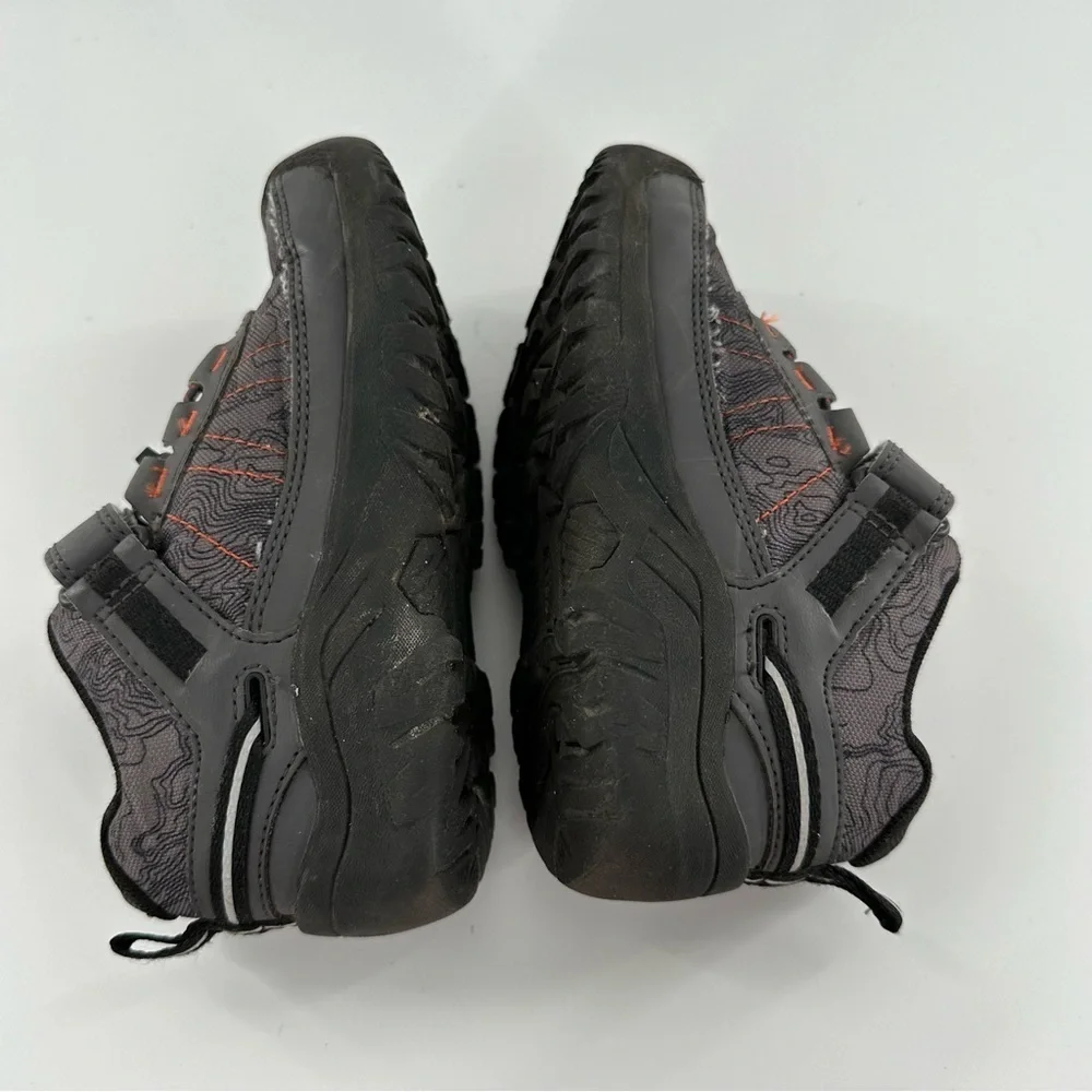 Keen boys boots size 10 outdoor reflective gray walking hiking gorpcore